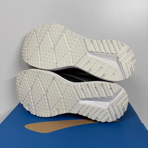 NIB •Brooks men’s Revel 6 Neutral Running Shoe Size: 8.5 main image 6